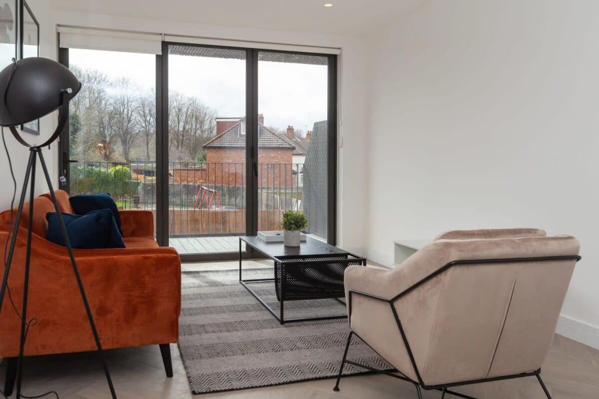 Modern 2 Bedroom Apartment In Wimbledon London Exterior photo