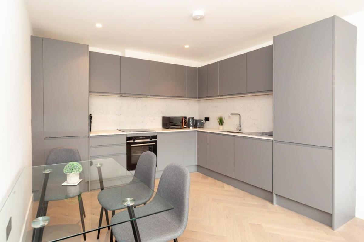 Modern 2 Bedroom Apartment In Wimbledon London Exterior photo