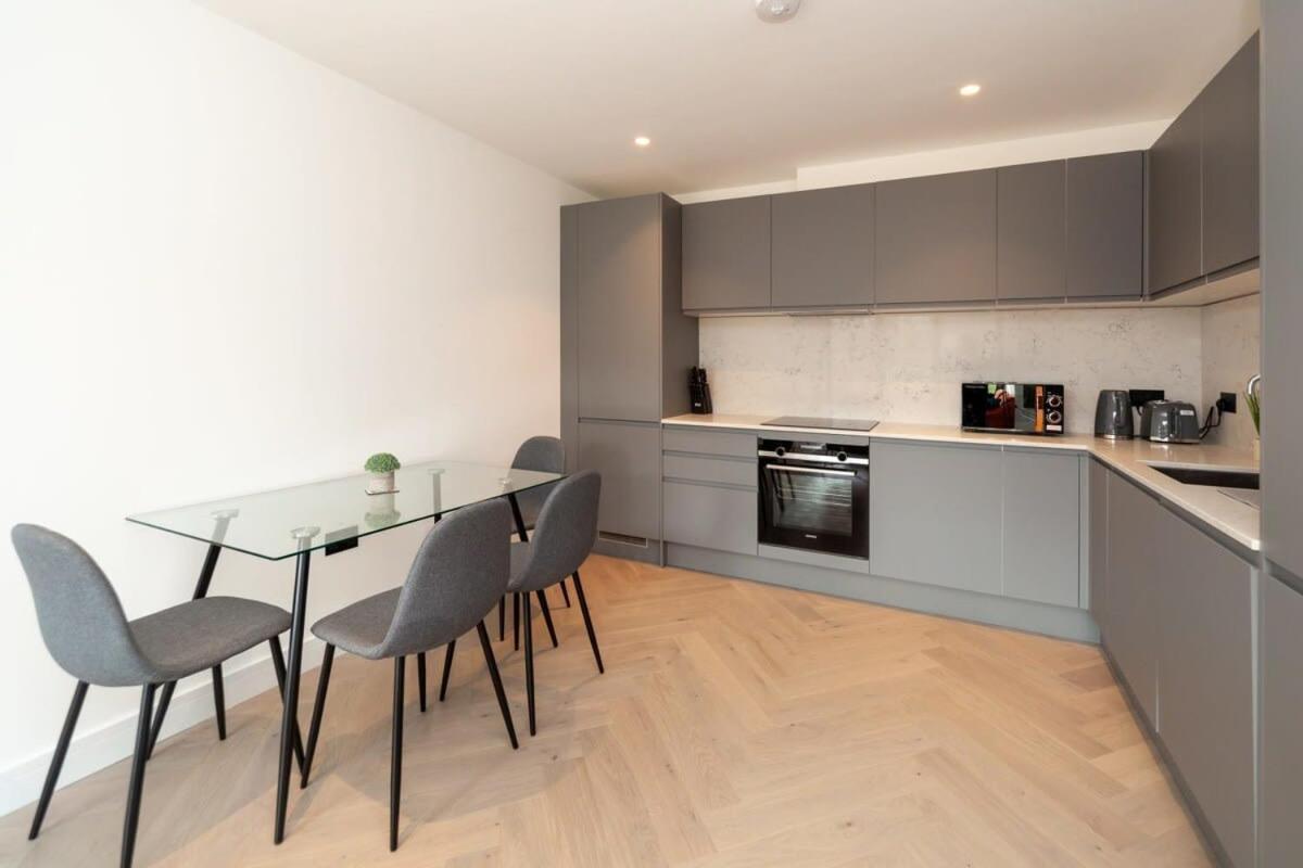 Modern 2 Bedroom Apartment In Wimbledon London Exterior photo